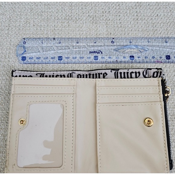 Juicy Couture Vegan Quilted Heart Bifold Wallet with removeable card case - Picture 7 of 15